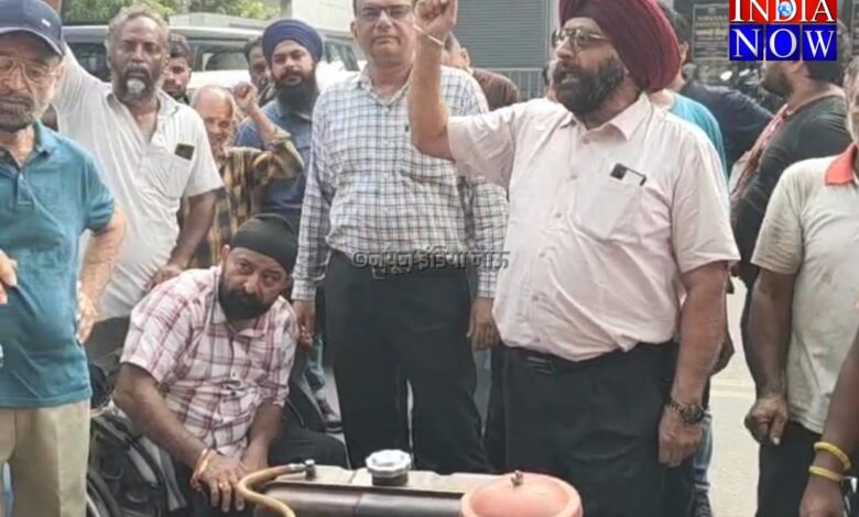 ਗੜਾ ਰੇਲਵੇ ਕਰਾਸਿੰਗ 'ਤੇ ਪੁਲ ਦਾ ਵਿਰੋਧ ਕੀਤਾ ਗਿਆ ਸੀ।